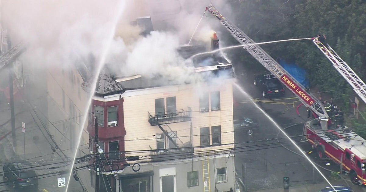 Crews battle 2-alarm fire at Newark apartment building - CBS New York