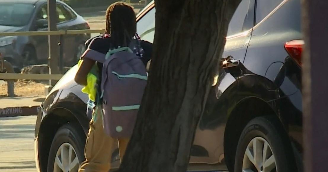 Stranger tries to pick up kid from Sacramento school