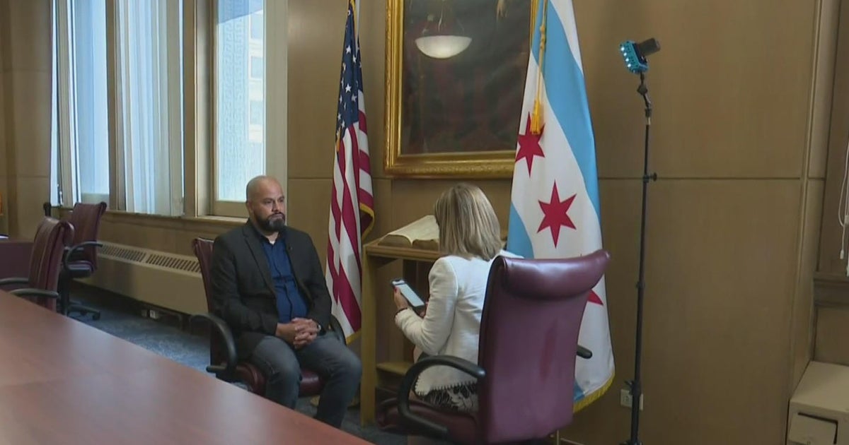 Alderman turns to CBS 2 for information on city's migrant spending ...