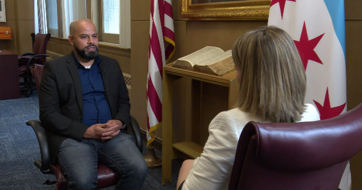 Chicago alderman turns to CBS 2 for information on citys spending on migrants Chicago alderman turns to CBS 2 for information on citys spending on migrants