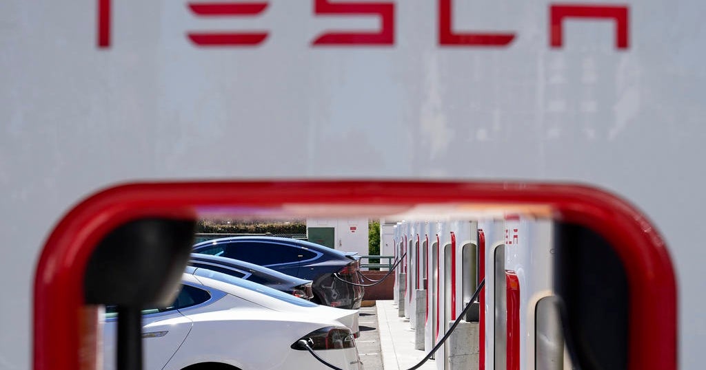 After Tesla relaxes monitoring of drivers using its Autopilot ...