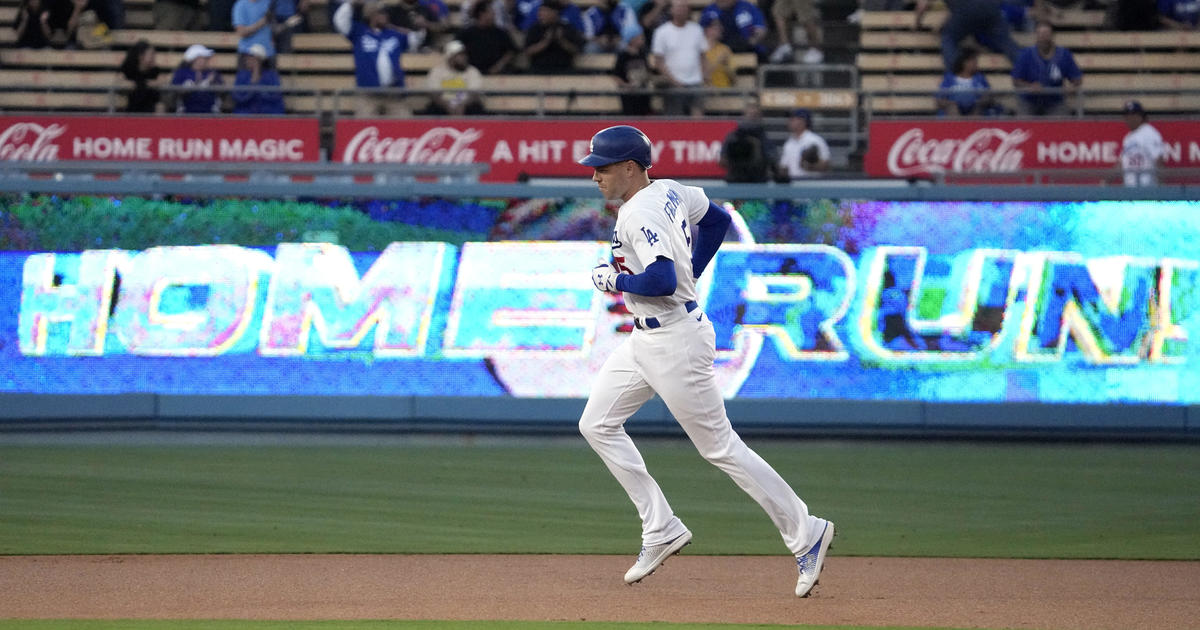 Dodgers win in 12th on bases-loaded walk, Muncy homers twice to regain  major-league lead - CBS Los Angeles