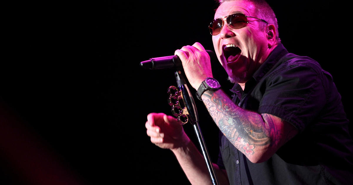 O vocalista do Smash Mouth, Steve Harwell, está sob cuidados paliativos, diz o ator