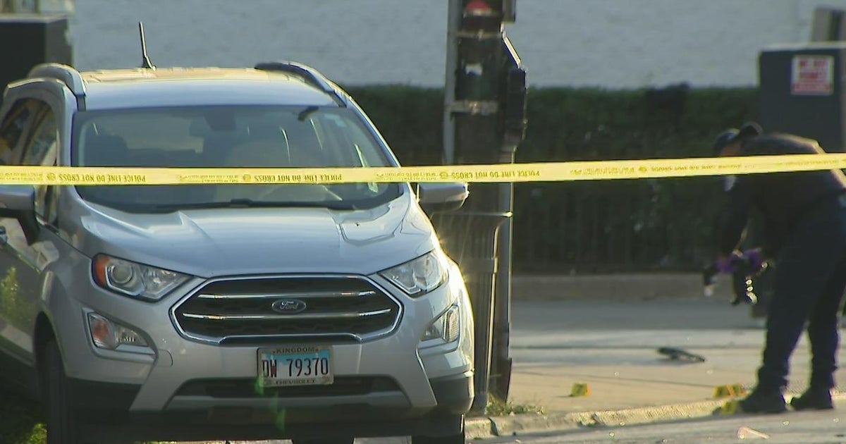 1 man dead following crash, shooting in Garfield Park - CBS Chicago