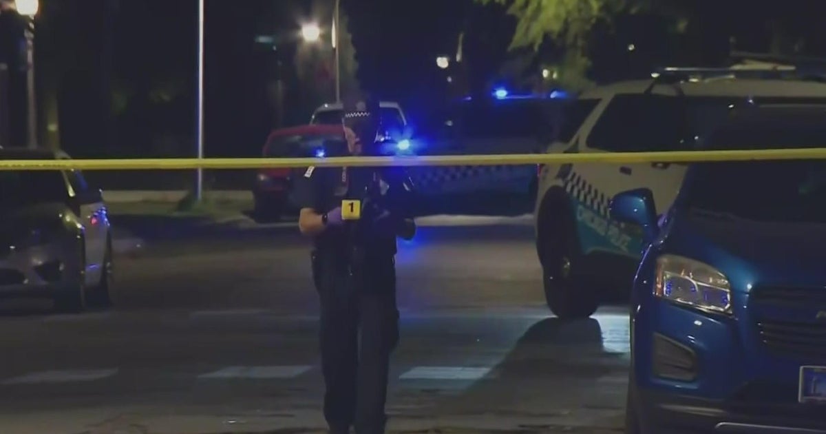 Two children shot in Chicago within hours during holiday weekend - CBS ...