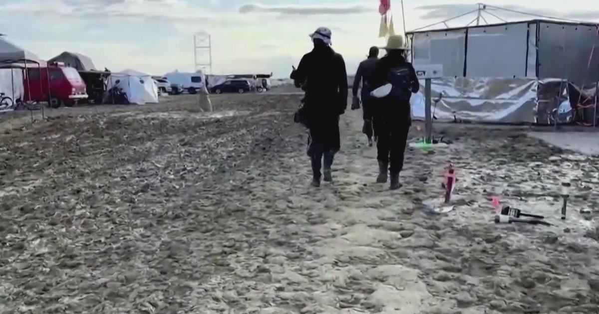 Muddy Burning Man Festival grounds starting to dry out - CBS Chicago