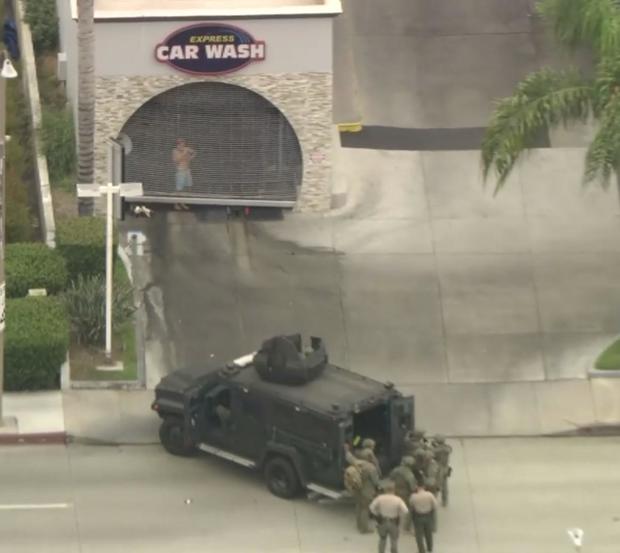 barricaded-car-wash-suspect.jpg 