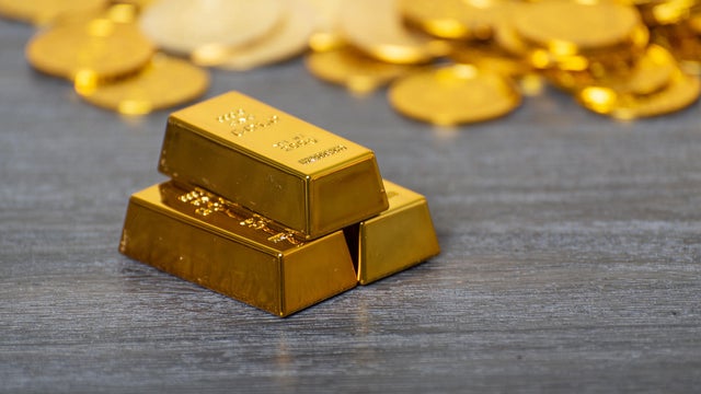 how-gold-bars-and-coins-protect-your-portfolio.jpg 