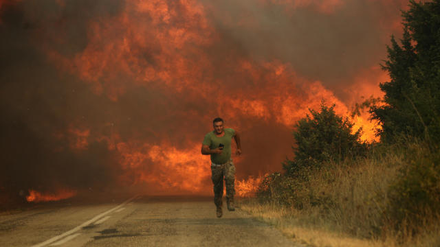 Wildfires continue to ravage Greece on the thirteenth day 