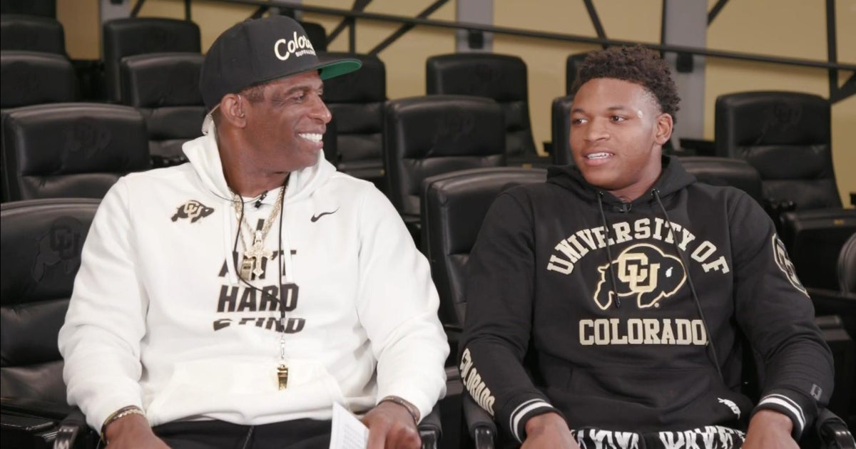 Salah satu momen favorit Deion Sanders setelah kemenangan Buffalo adalah panggilan telepon dari ayah WR Jimmy Horn Salah satu momen favorit Deion Sanders setelah kemenangan Buffalo adalah panggilan telepon dari ayah WR Jimmy Horn