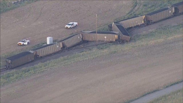 coal-cars-derailed.jpg 