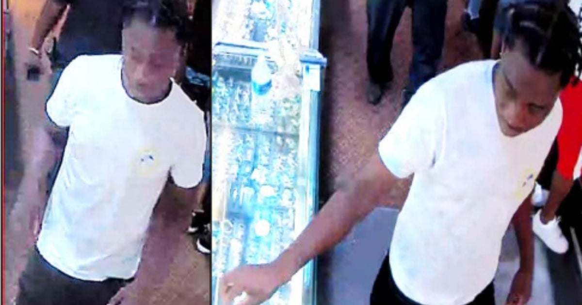 Gold pyramid worth $5,000 stolen from Boston jewelry store - CBS Boston