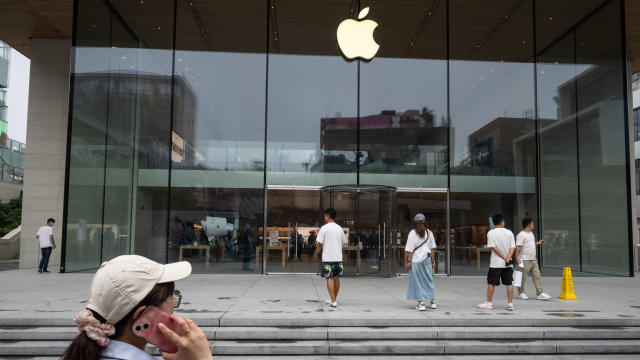 Apple Risks Chinese Users Souring on iPhones Ahead of Launch 