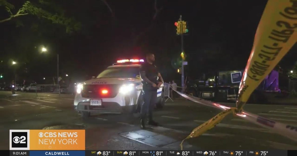 NYPD: 5 people wounded in late-night stabbings across Manhattan - CBS ...