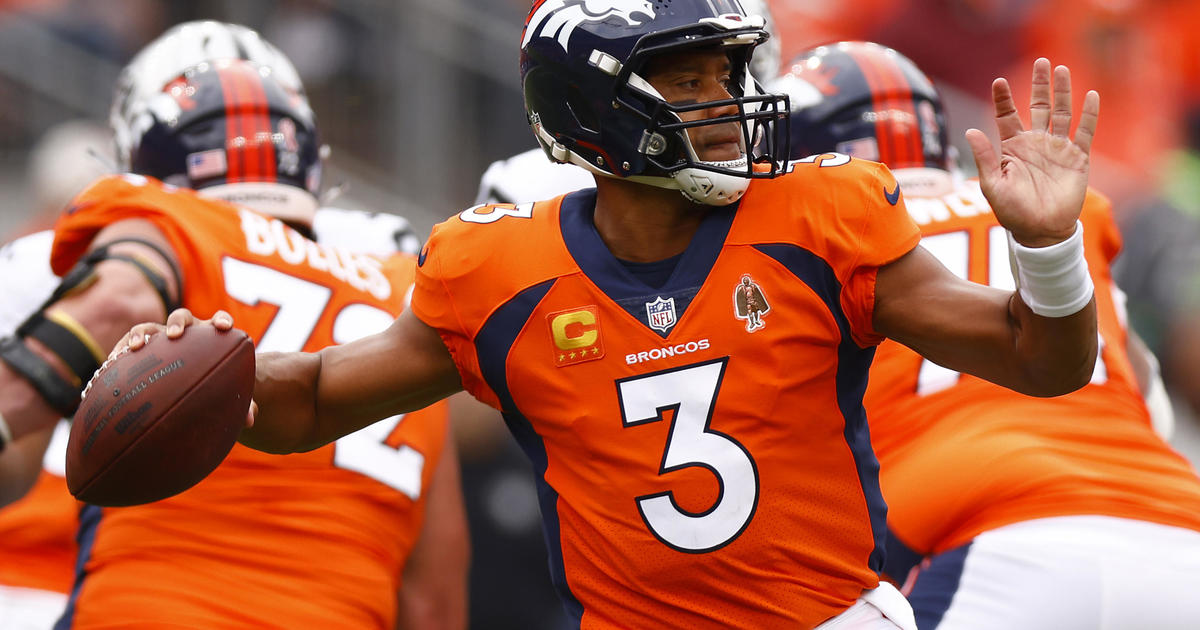 Russell Wilson throws for 2 TDs, but Broncos fall to Raiders to