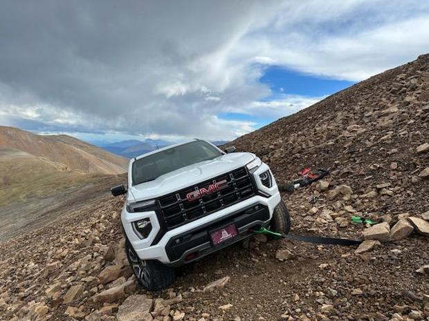 stuck-trucks-in-mountains-3-credit-colorado-4x4-rescue-and-recovery-on-fb.jpg 
