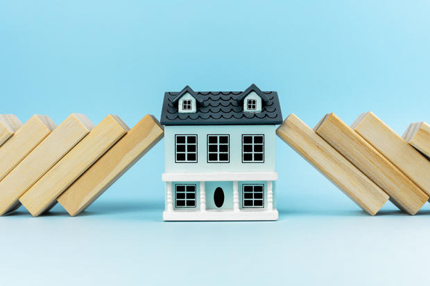 Wood Blocks and House Model Protection Effect 