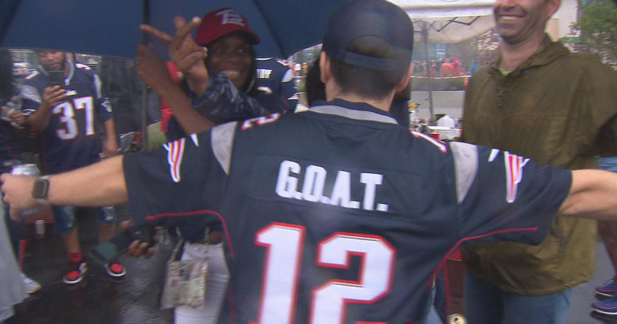 Lots of Pats fans rooting for Tom Brady in Super Bowl