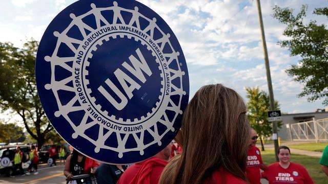 cbsn-fusion-the-history-of-uaw-strikes-thumbnail-2284062-640x360.jpg 