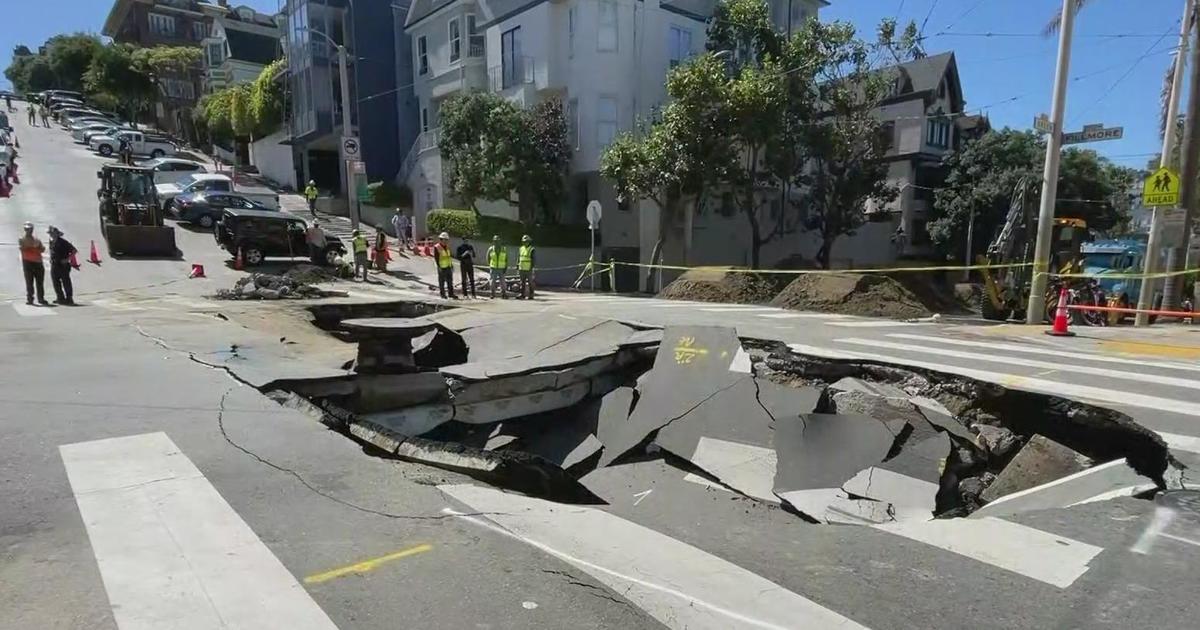 Huge sinkhole from San Francisco water main break closes intersection at Fillmore and Green
