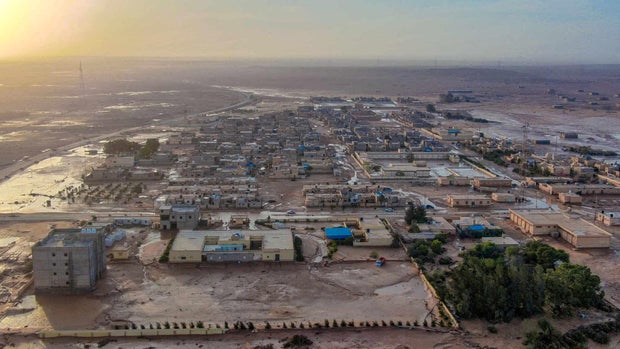 Air banjir menutupi wilayah tersebut setelah badai kuat dan hujan lebat melanda Al-Mukhaili, Libya, pada 11 September 2023, dalam foto yang diposting ini.