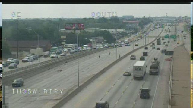 Triple fatality crash closes I-35W in both directions 