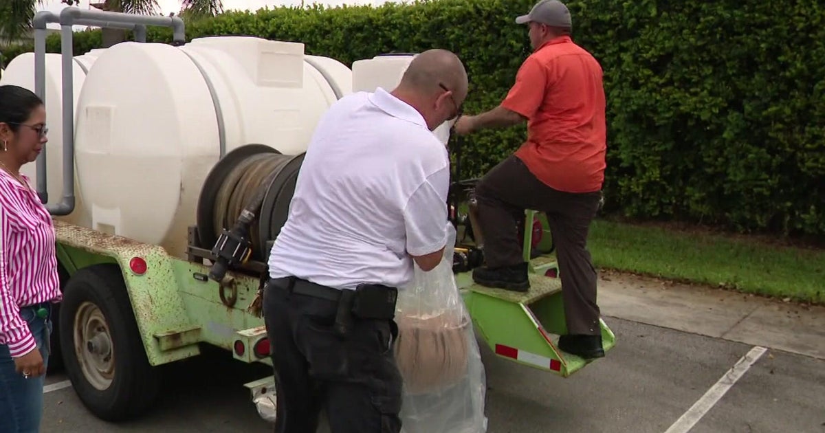 Broward mosquito handle staff granted US patent to fight bloodsuckers Broward mosquito handle staff granted US patent to fight bloodsuckers