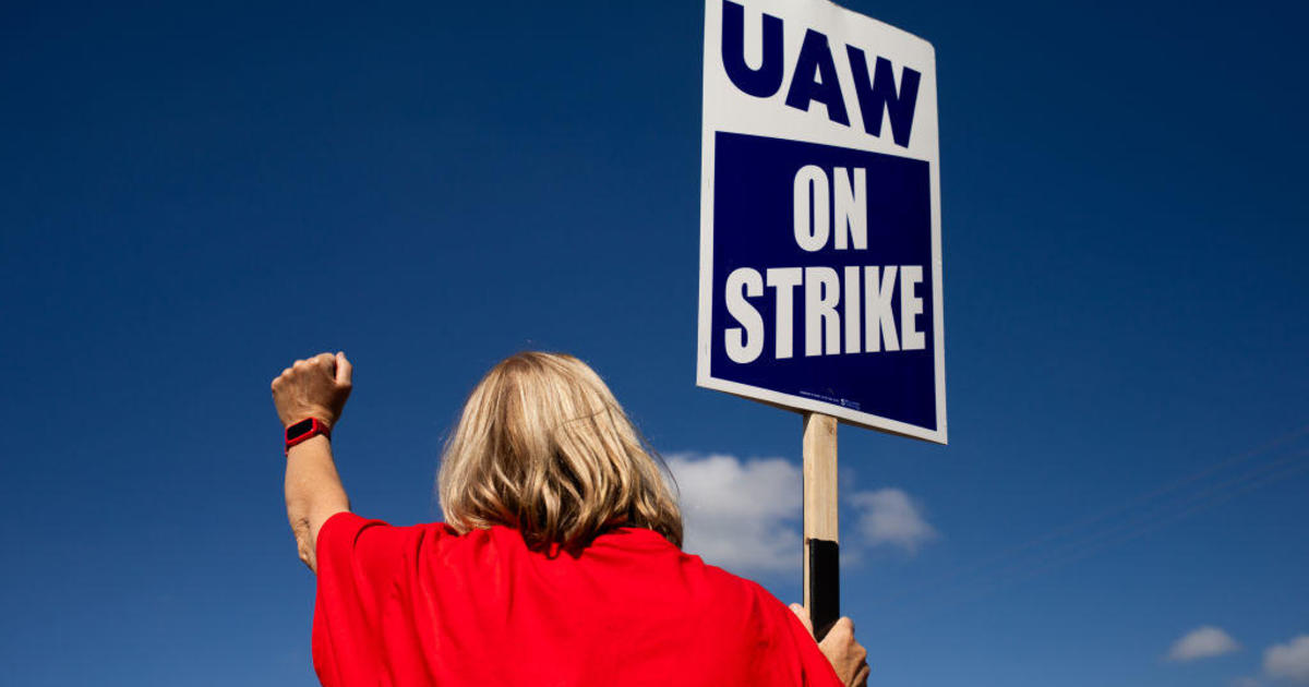 Mood upbeat along picket lines on US auto strike's first day