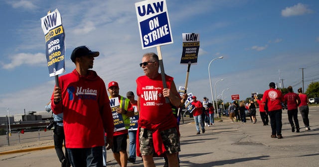 cbsn fusion biden says striking uaw members should get record contracts thumbnail 2293631