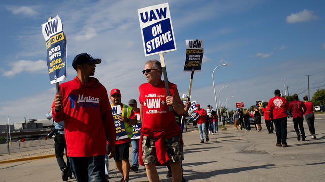cbsn-fusion-biden-says-striking-uaw-members-should-get-record-contracts-thumbnail-2293631-640x360.jpg 
