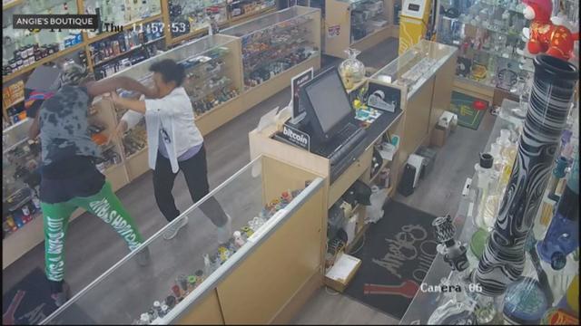 store-clerk-punched-in-the-face.jpg 