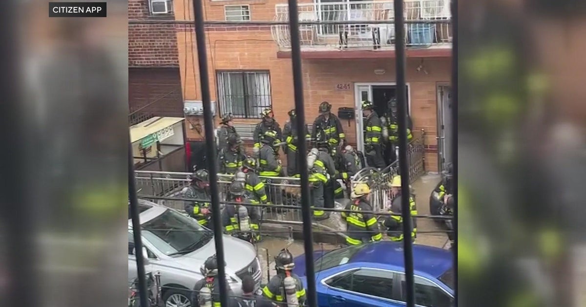 4 hurt in Queens apartment building fire - CBS New York