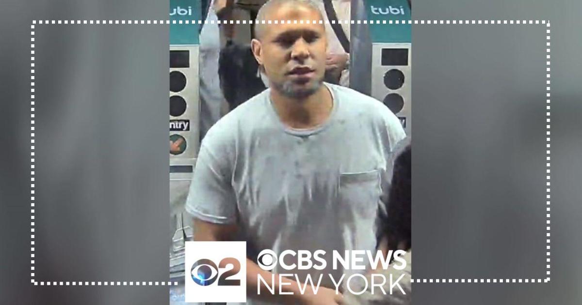 Police search for suspect in Grand Central subway slashing - CBS New York