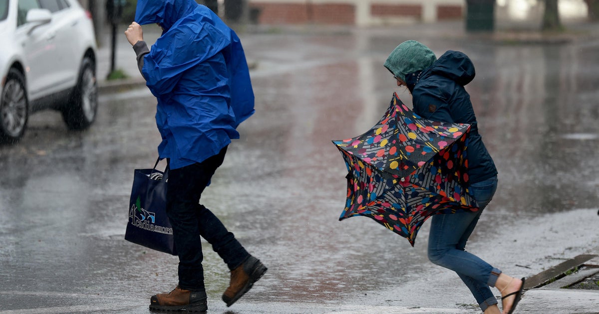 لي يصل إلى اليابسة بالقرب من إعصار في كندا بعد تحركه عبر المحيط الأطلسي لي يصل إلى اليابسة بالقرب من إعصار في كندا بعد تحركه عبر المحيط الأطلسي