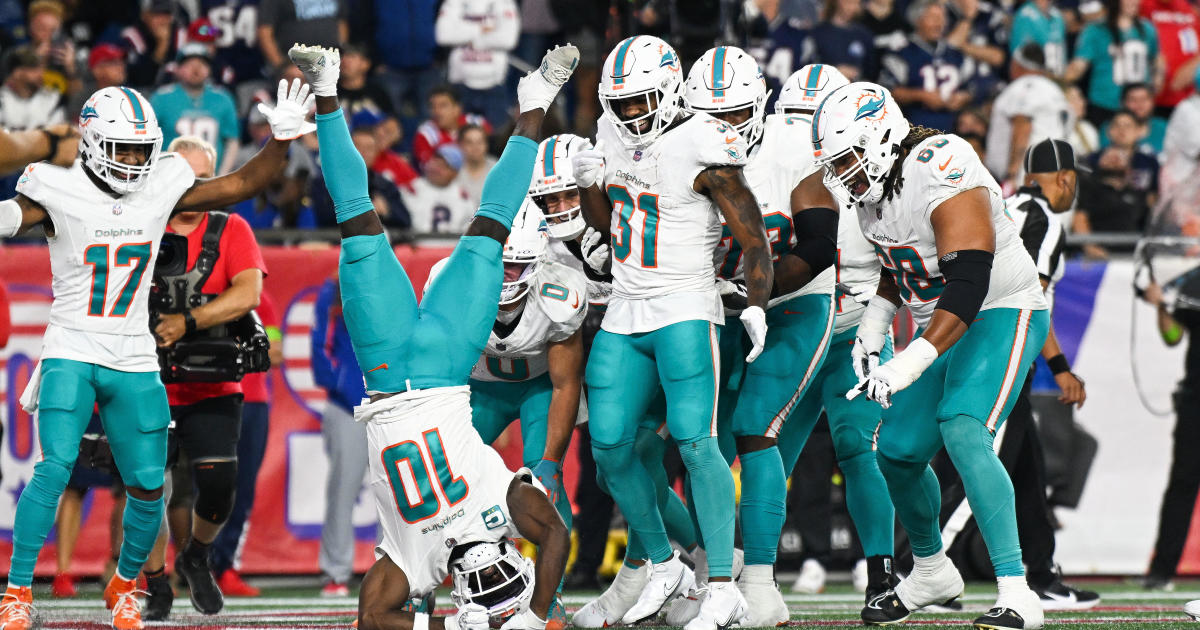 Miami Dolphins defeat New England Patriots 24-17 to start the