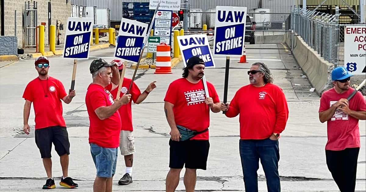 UAW widening strike against GM and Stellantis