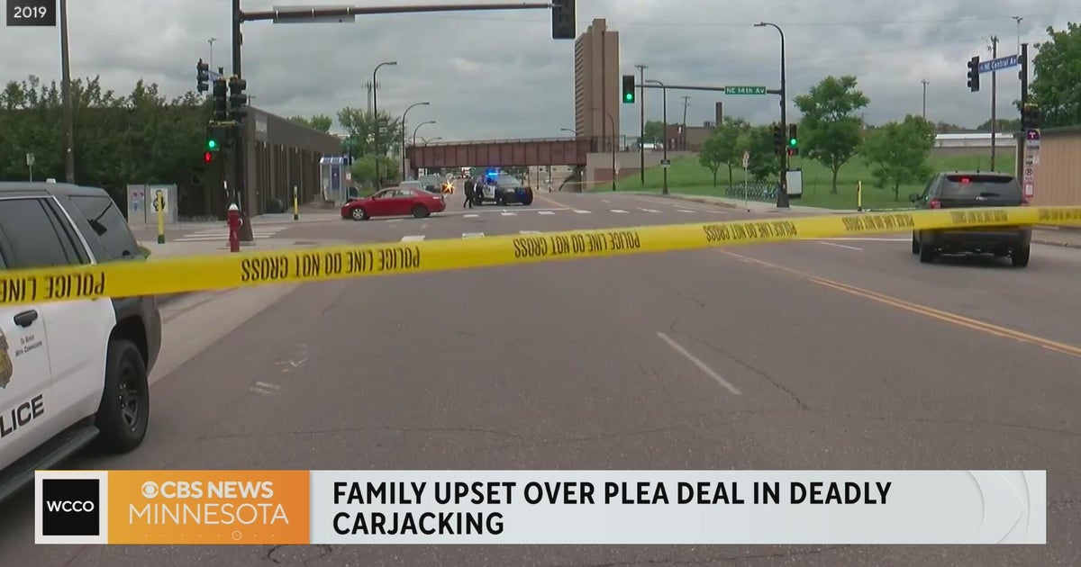 Family of man killed in Minneapolis carjacking calls for plea deal to