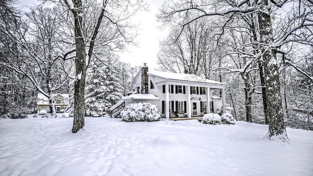 house in the snow 