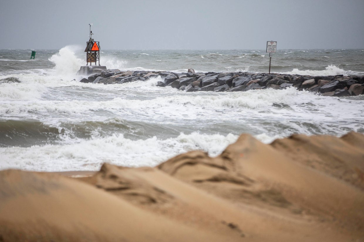 Ophelia weakens and moves north, but threat of flooding remains along ...