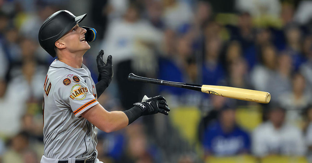 Giants hit 5 HRs, beat Dodgers 7-4 to snap 8-game skid vs LA
