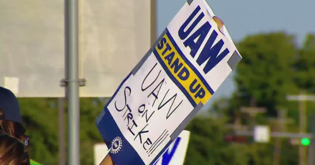 North Texas auto workers wrap second day of striking