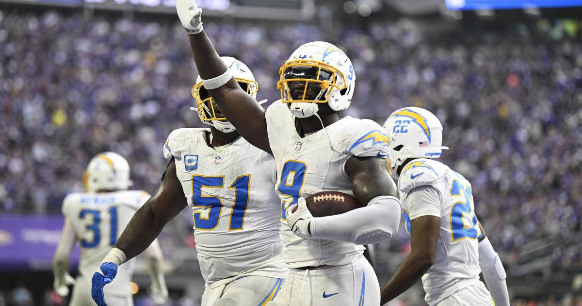 End zone INT gives Chargers 28-24 win over Vikings