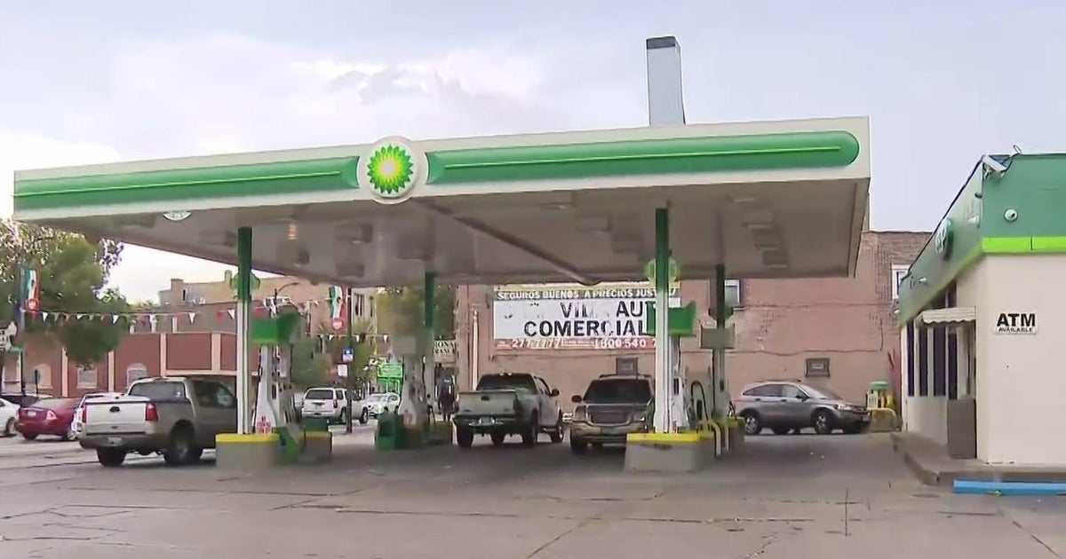 16yearold girl critically injured at Chicago gas station shooting