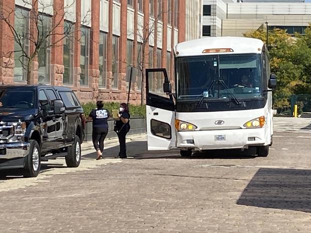 Migrant bus arrives in Chicago 