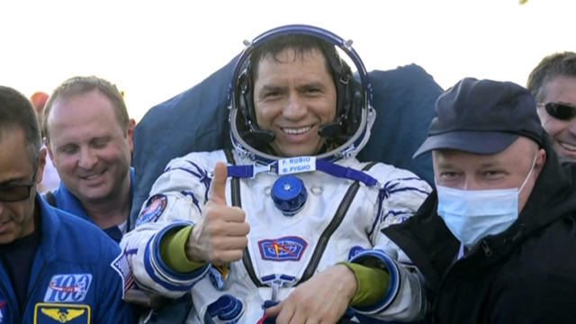 0927-en-astronaut.jpg 