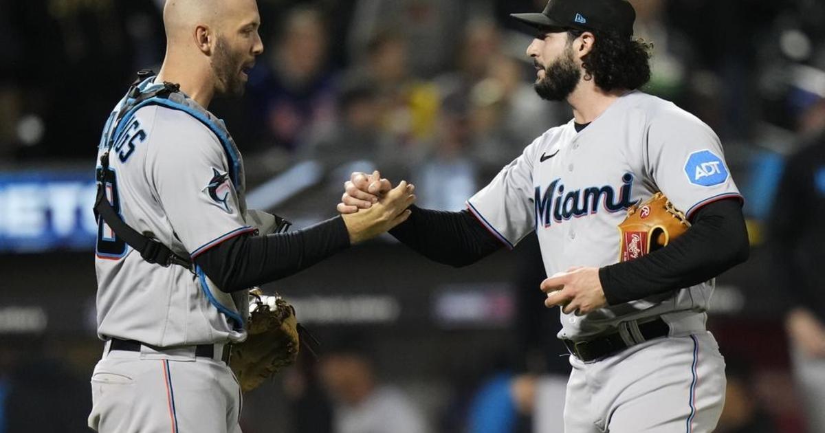 Marlins pull even with Cubs for remaining NL wild card by beating Mets 4-2 for doubleheader break up