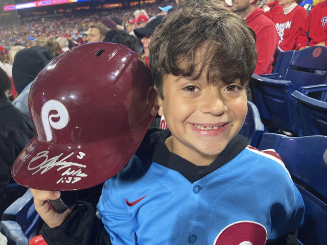 Bryce Harper ejection: 10-year-old gets Phillies star's helmet