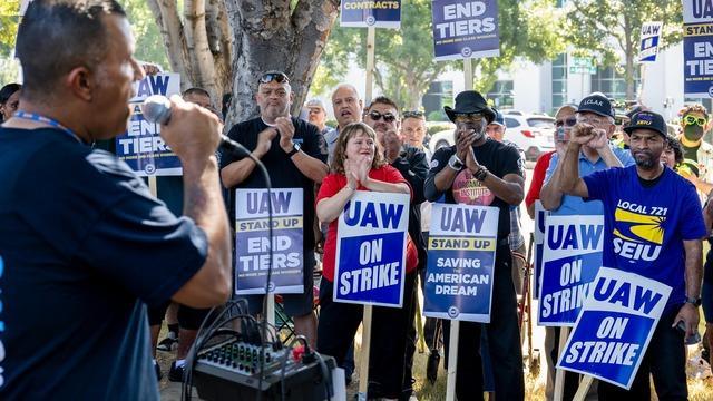 cbsn-fusion-uaw-expands-strike-to-new-locations-thumbnail-2331812-640x360.jpg 