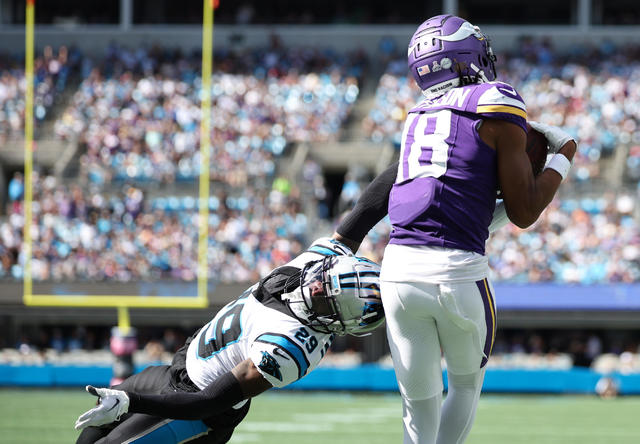 Justin Jefferson, Vikings rally past Panthers for first win