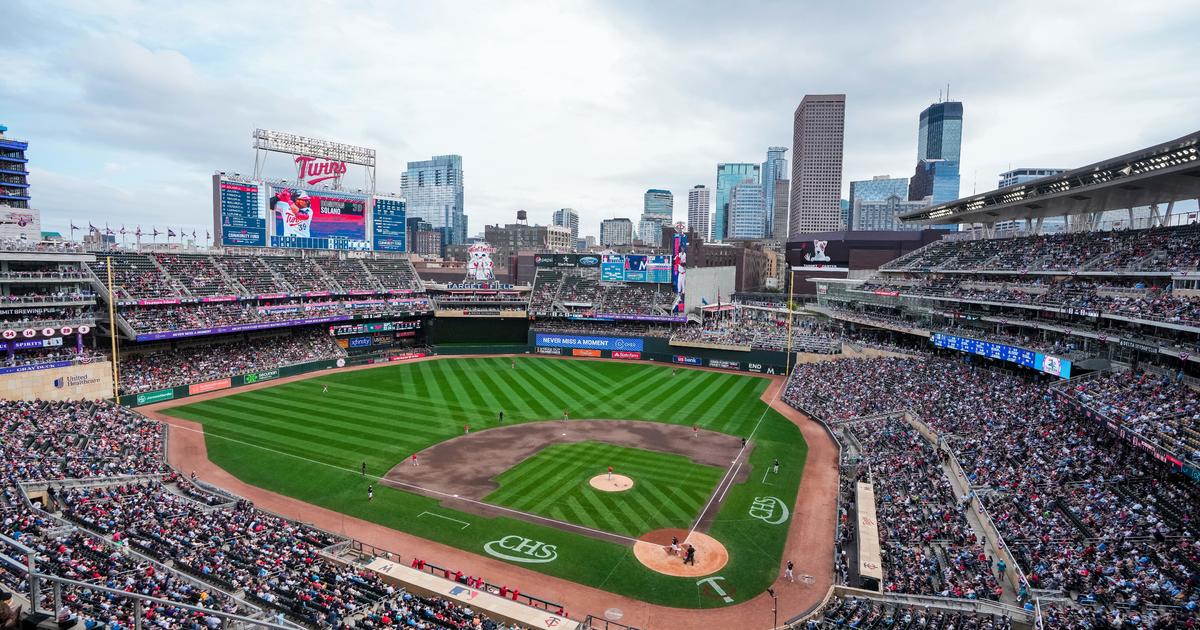 Twins host Astros at Target Field for Game 3 in tied-up ALDS - CBS